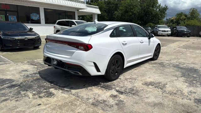 2022 Kia K5 - Image 17