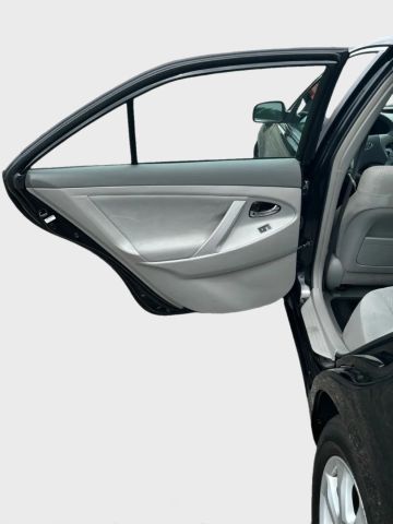 2011 Toyota Camry - Image 13