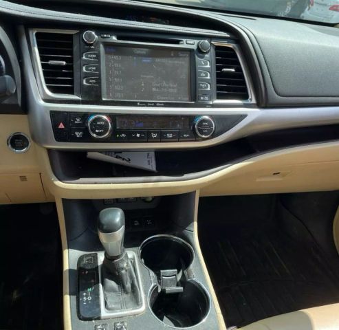 2017 Toyota Highlander Xle Sport Utility 4d - Image 17