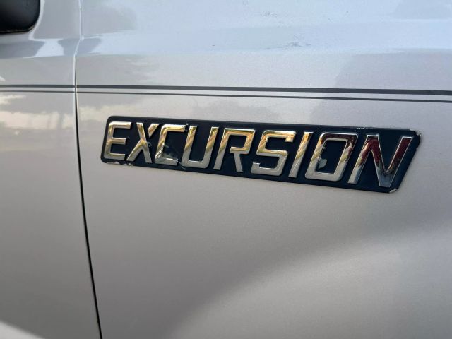 2002 Ford Excursion - Image 29