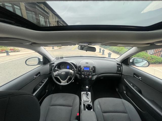 2010 Hyundai Elantra Touring Se Wagon 4d - Image 16