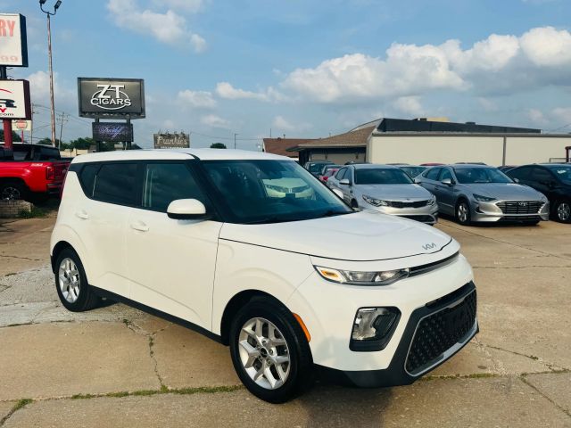 2022 Kia Soul - Image 12