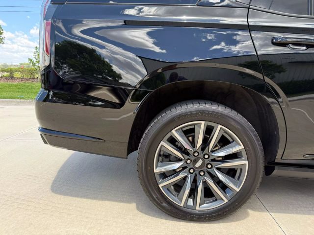 2022 Cadillac Escalade - Image 14