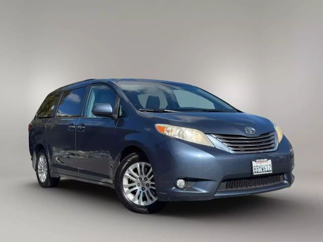 2016 Toyota Sienna - Image 9