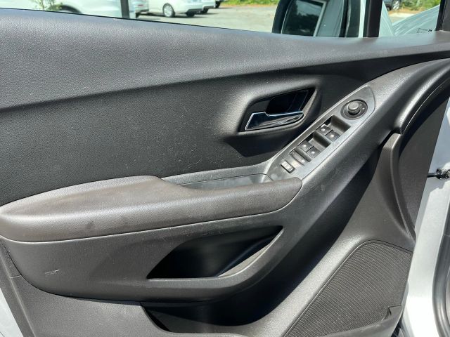 2020 Chevrolet Trax - Image 15