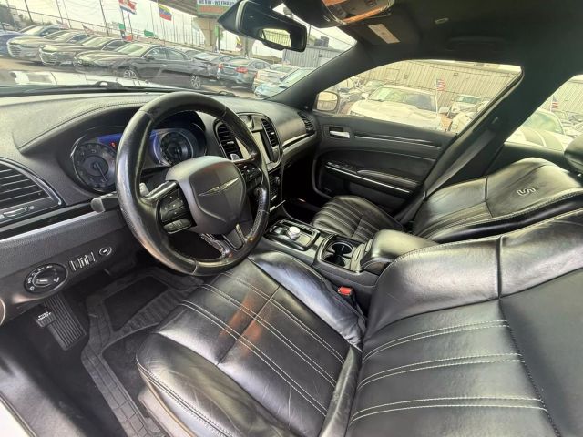 2019 Chrysler 300 - Image 13