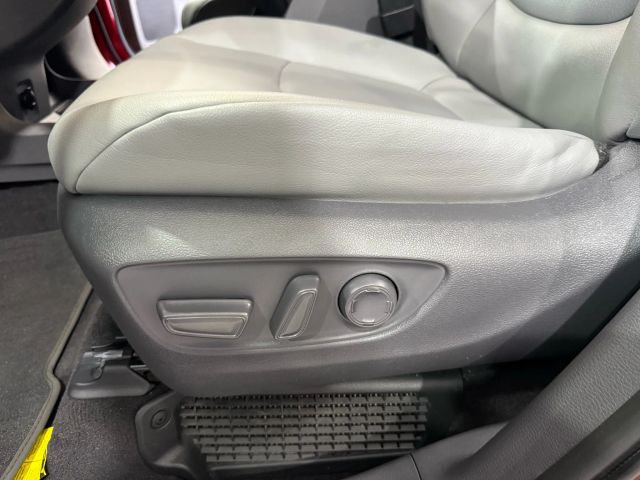 2021 Toyota Sienna - Image 101
