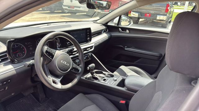 2022 Kia K5 - Image 30
