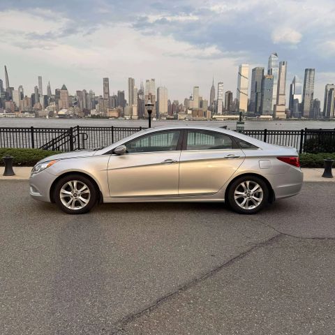2012 Hyundai Sonata Limited Sedan 4d - Image 6