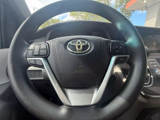 2015 Toyota Sienna - Image 21
