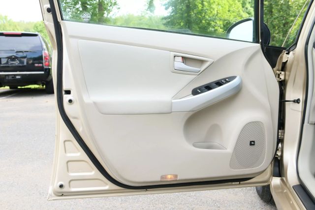 2010 Toyota Prius - Image 9