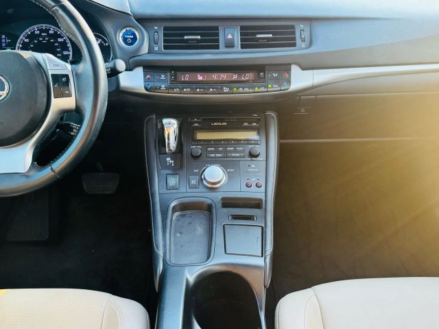 2011 Lexus Ct - Image 26