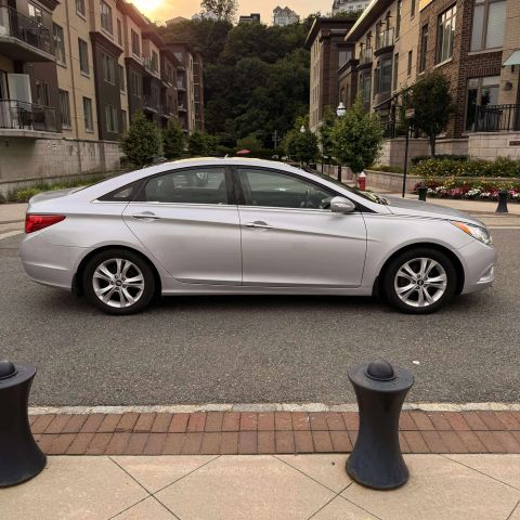 2012 Hyundai Sonata Limited Sedan 4d - Image 7