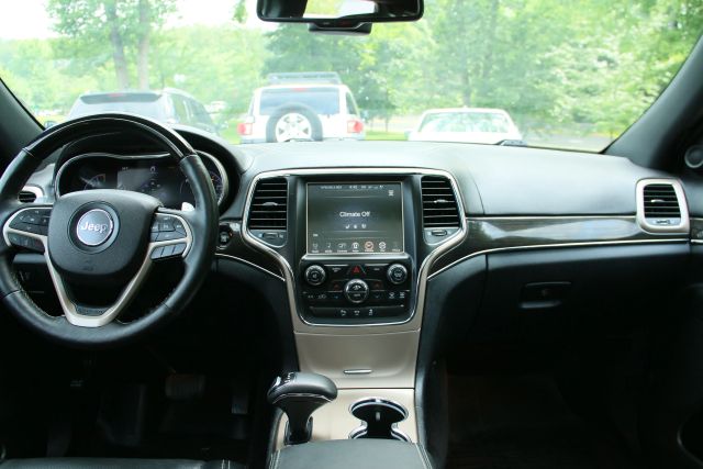 2015 Jeep Grand Cherokee - Image 16