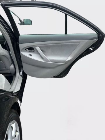 2011 Toyota Camry - Image 9