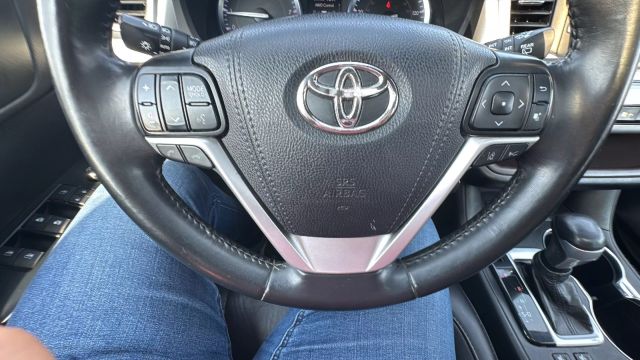 2019 Toyota Highlander - Image 18