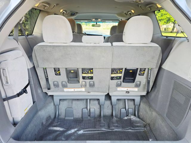 2017 Toyota Sienna - Image 37