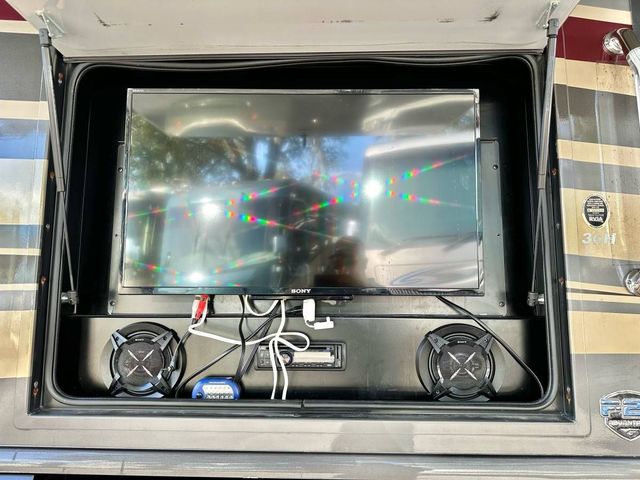 2017 Fleetwood Bounder - Image 23