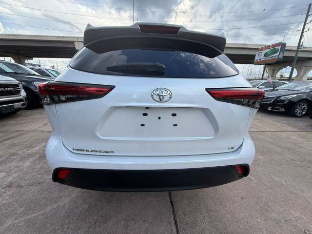 2022 Toyota Highlander - Image 15