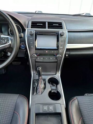2015 Toyota Camry - Image 28