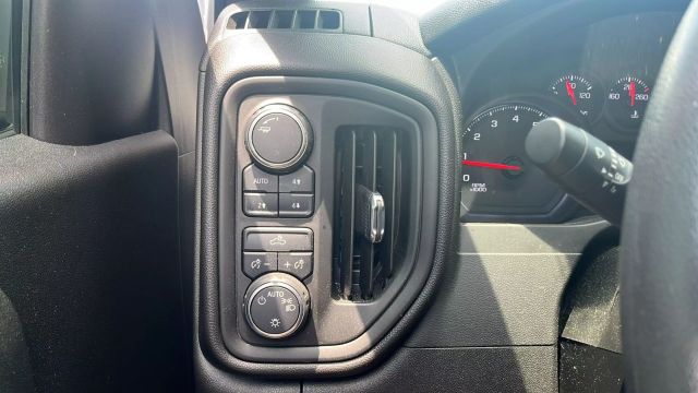 2020 Chevrolet Silverado 1500 Crew Cab - Image 30