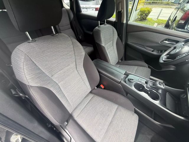 2021 Nissan Rogue - Image 16