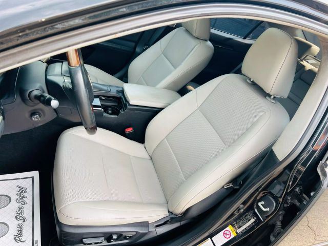2017 Lexus Es - Image 19