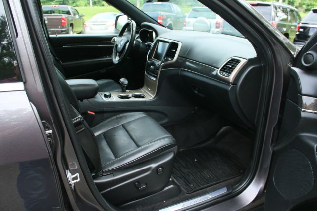 2015 Jeep Grand Cherokee - Image 27