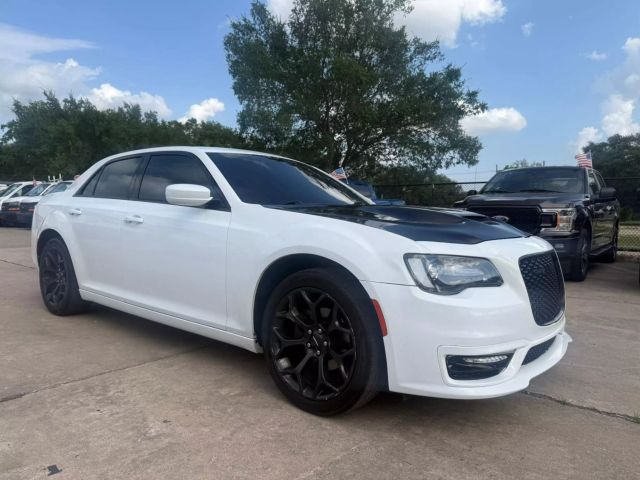 2019 Chrysler 300 - Image 5