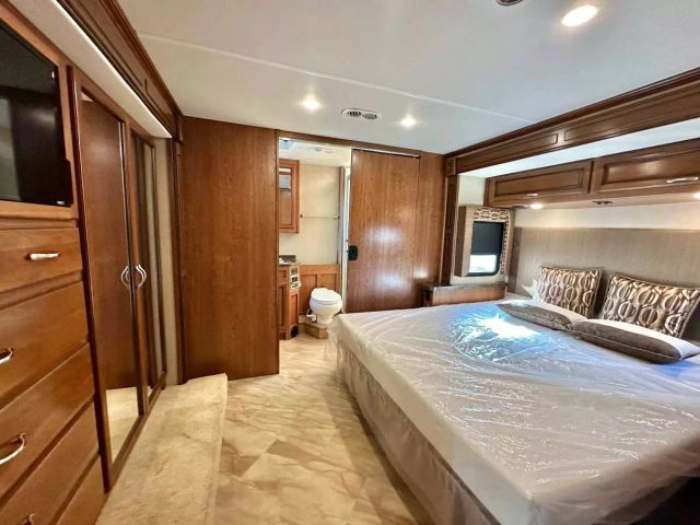 2017 Fleetwood Bounder - Image 13