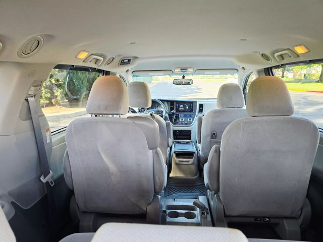 2017 Toyota Sienna - Image 38