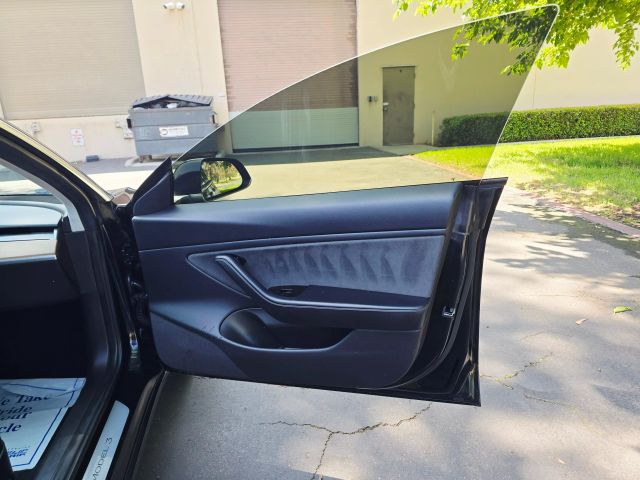 2019 Tesla Model 3 - Image 16