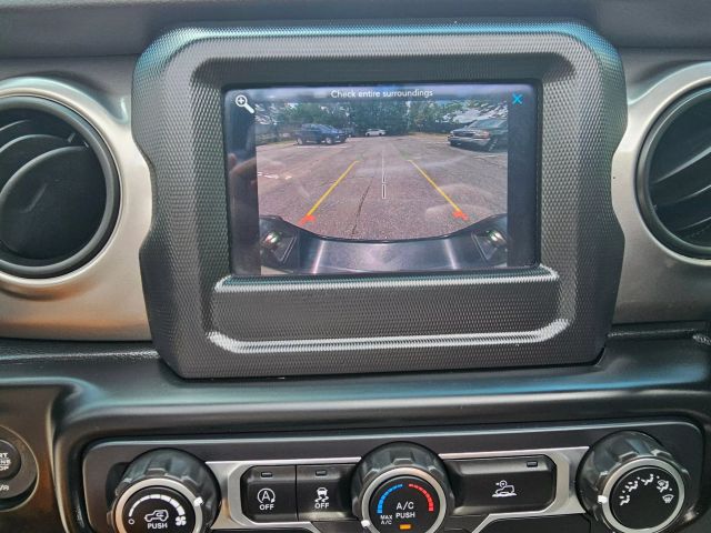 2020 Jeep Gladiator - Image 21