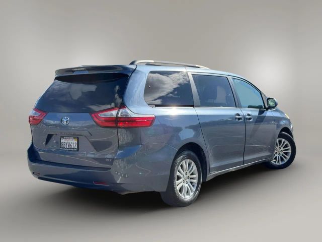 2016 Toyota Sienna - Image 10