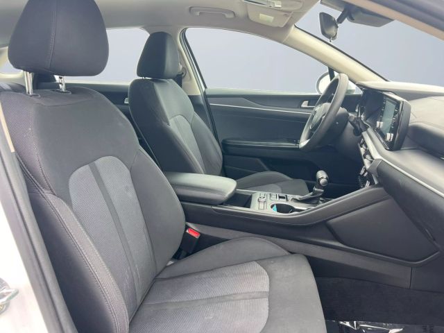 2022 Kia K5 - Image 15