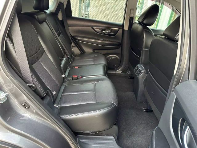2018 Nissan Rogue - Image 18