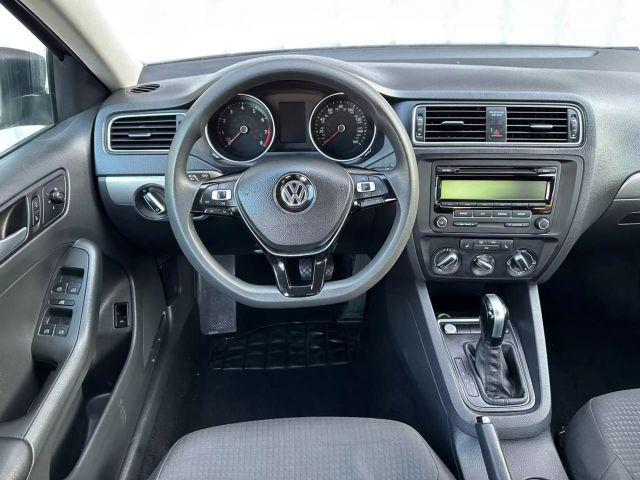 2015 Volkswagen Jetta - Image 22