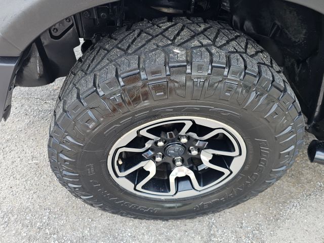 2016 Ram 1500 Crew Cab - Image 11