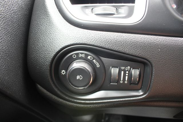 2018 Jeep Renegade - Image 7