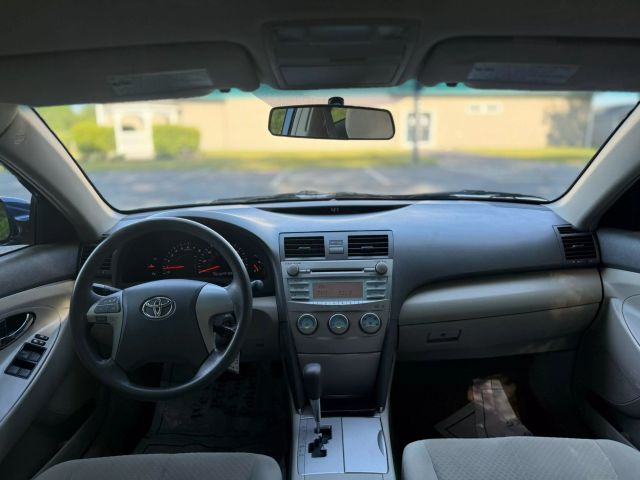 2009 Toyota Camry Le Sedan 4d - Image 12