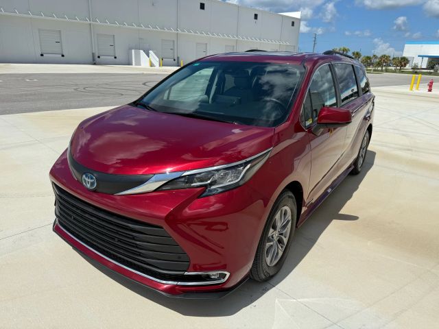 2021 Toyota Sienna - Image 40