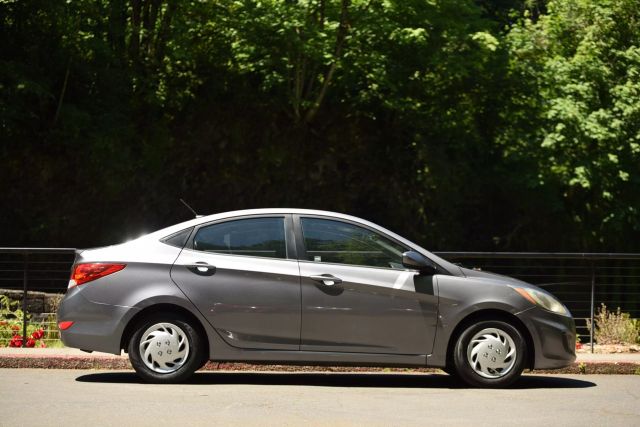 2014 Hyundai Accent - Image 12