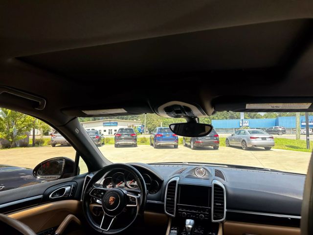 2016 Porsche Cayenne - Image 13