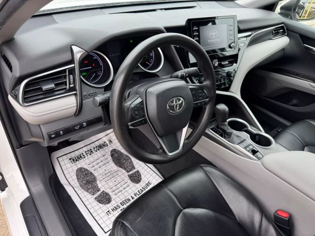 2022 Toyota Camry Hybrid - Image 9