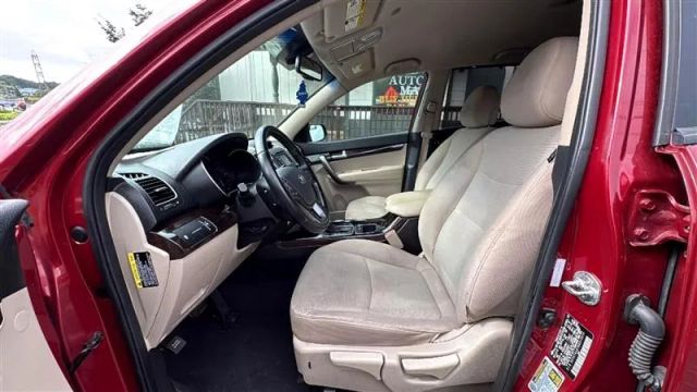 2014 Kia Sorento - Image 10