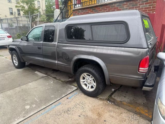 2003 DODGE DAKOTA CLUB CAB PICKUP V6, 3.9 LITER SXT PICKUP 2D 6 1/2 FT