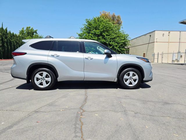 2020 Toyota Highlander - Image 4