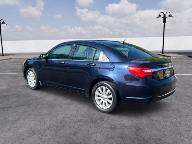 2012 Chrysler 200 - Image 2