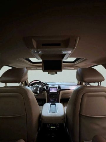 2013 Cadillac Escalade Esv - Image 25