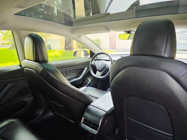2019 Tesla Model 3 - Image 24